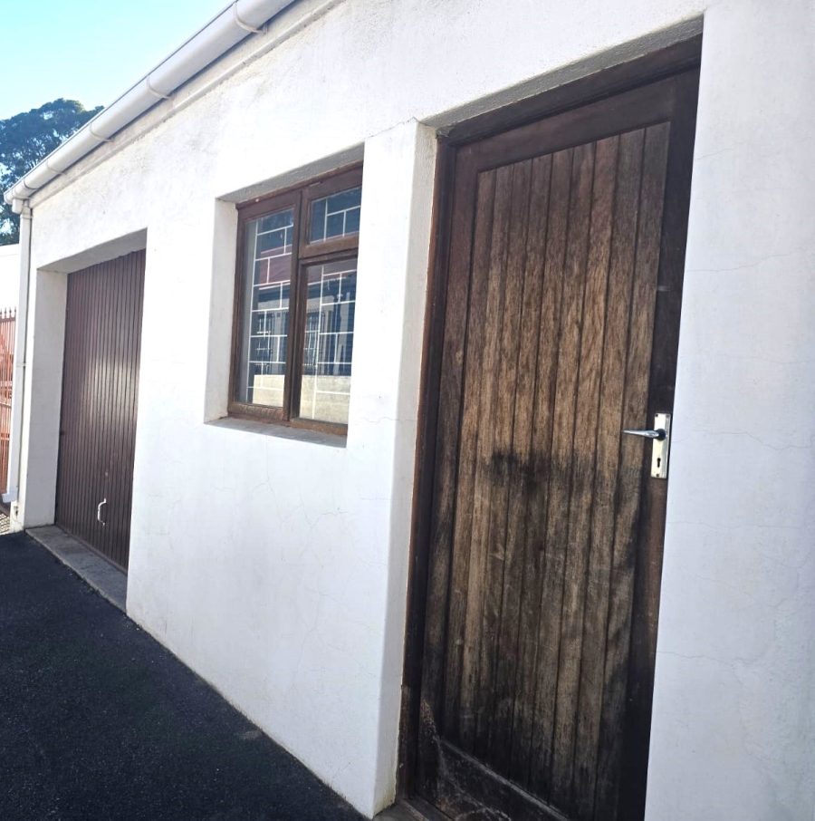 To Let 3 Bedroom Property for Rent in Esterville Western Cape